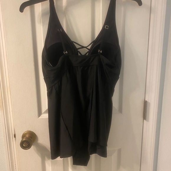 Black 1 Piece Swimsuit w/ Built in Skirt Size 14 - Picture 7 of 13
